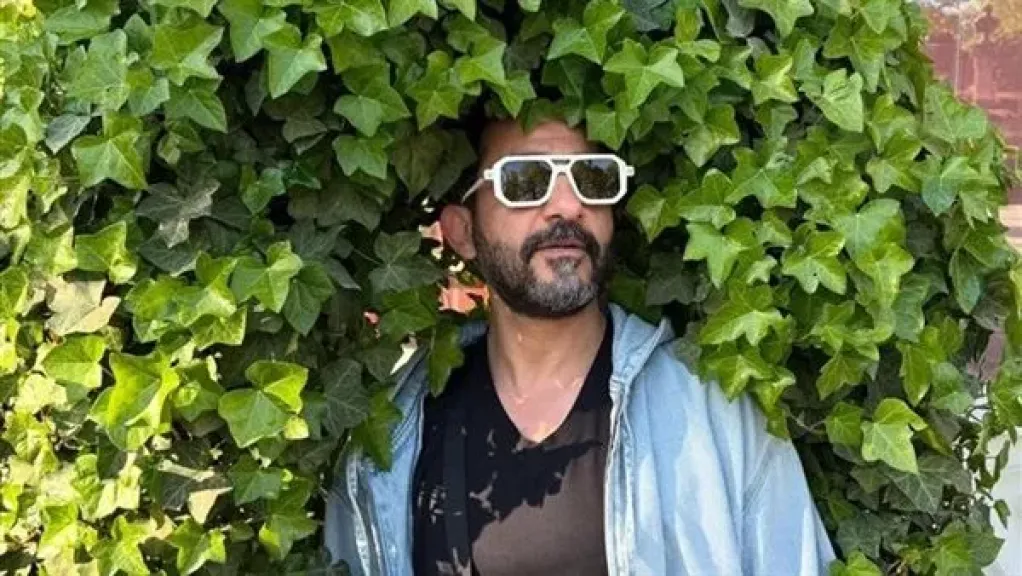 ”المقطوع من شجرة” صورة ”أحمد حلمي” الساخرة، وتكريمه في مهرجانات عالمية