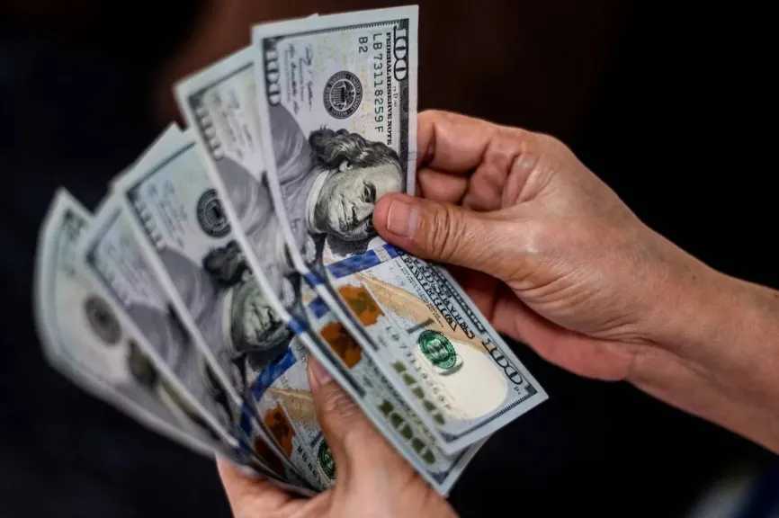 عقوبات وغرامة مالية كبيرة.. قطاع الأمن يضبط عملات أجنبية بمبلغ هائل في السوق السوداء