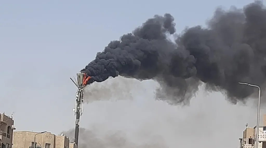 يوم مشتعل في القاهرة…..حريقان منفصلان يضربان برج اتصالات ومطعم شهير ويسفران عن خسائر بشرية ومادية