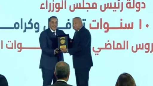 مدبولي يكرم علي المصيلحي ويشيد...