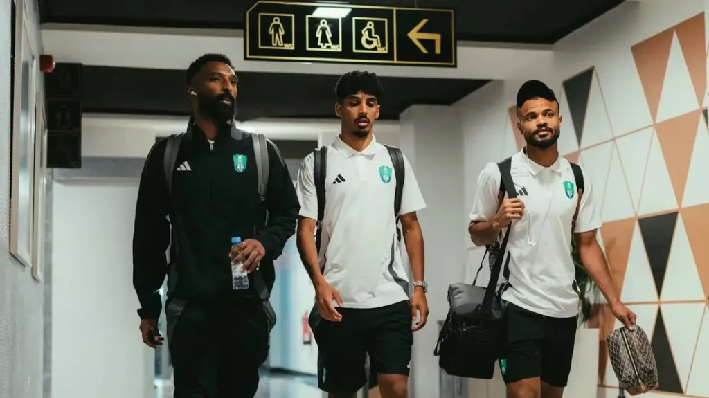 القنوات الناقلة لمباراة الأهلي اليوم ضد الشباب في الدوري السعودي مع الموعد