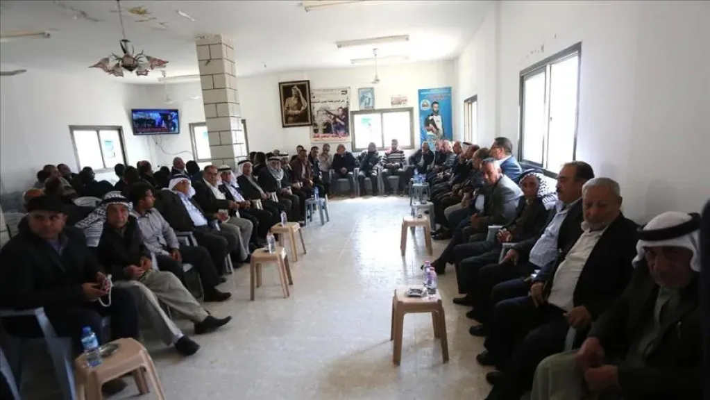 تفسير حلم العزاء في البيت في المنام لابن سيرين لشخص اعرفه