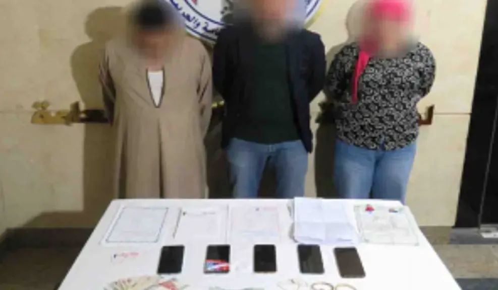 إحباط عصابتين للنصب والتزوير في القاهرة والشرقية: ضبط عقود زواج مزورة وأختام رسمية