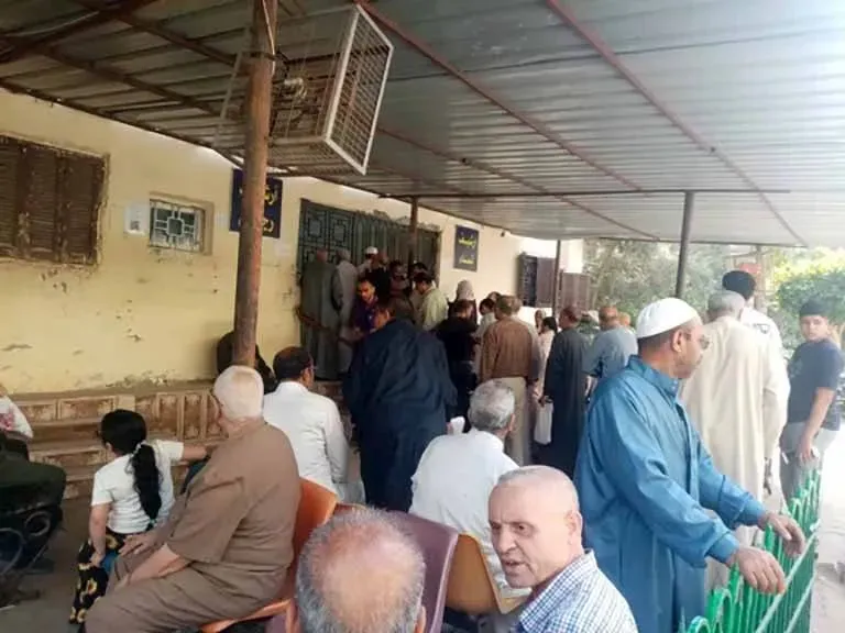 زار العيادة متخفيًا.. محافظ الدقهلية يصدر قرار بإحالة مدير لعيادة التأمين الصحي للتحقيق