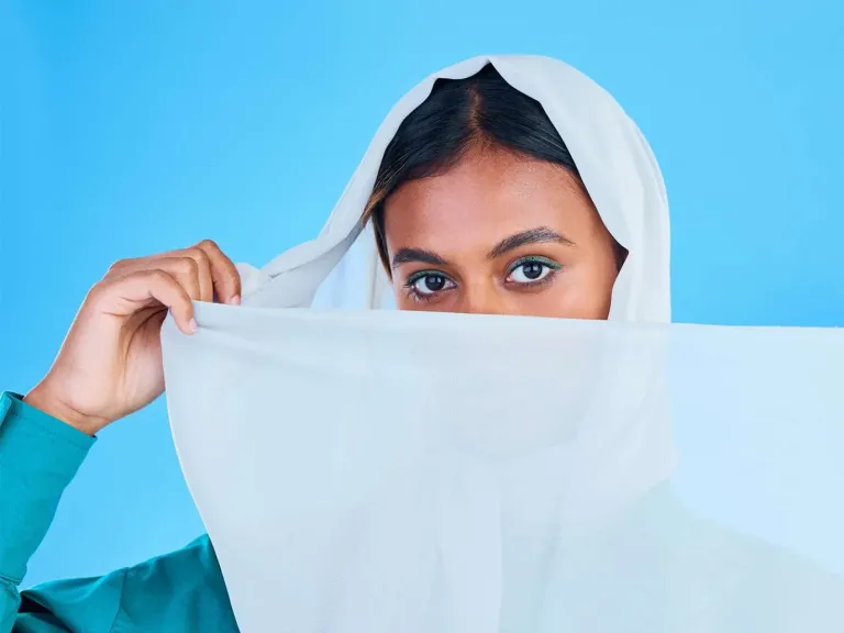 تفسير حلم الطرحة في المنام  بيضاء اللون للعزباء وللمتزوجة
