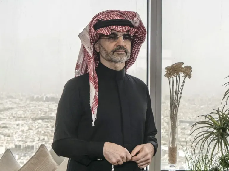 تفسير رؤية الوليد بن طلال في المنام يعطيني فلوس والسلام عليه