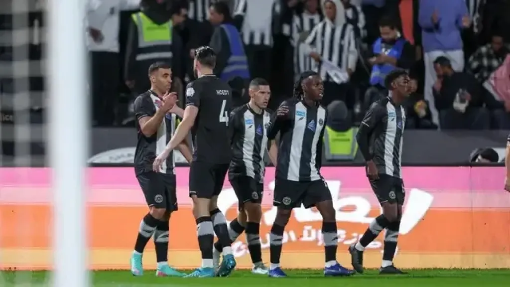 رغم الطرد.. عبدالرزاق حمدالله يدخل تاريخ الدوري السعودي