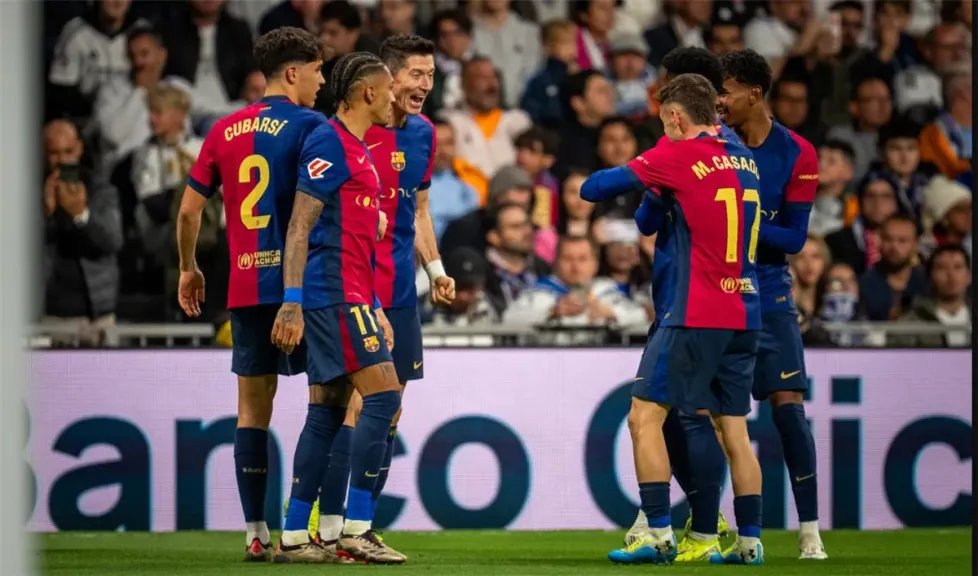 برشلونة يضرب ريال مدريد برباعية ويضع قدمًا في منصة التتويج بالليجا.. نقطة للتتويج