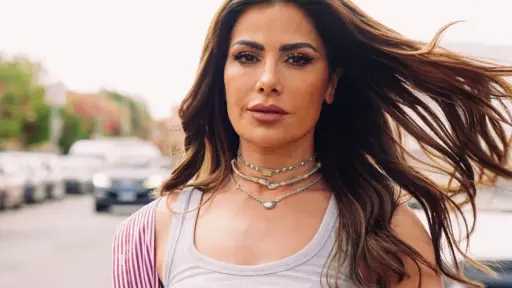صبا مبارك تخطف الأنظار بـ8...