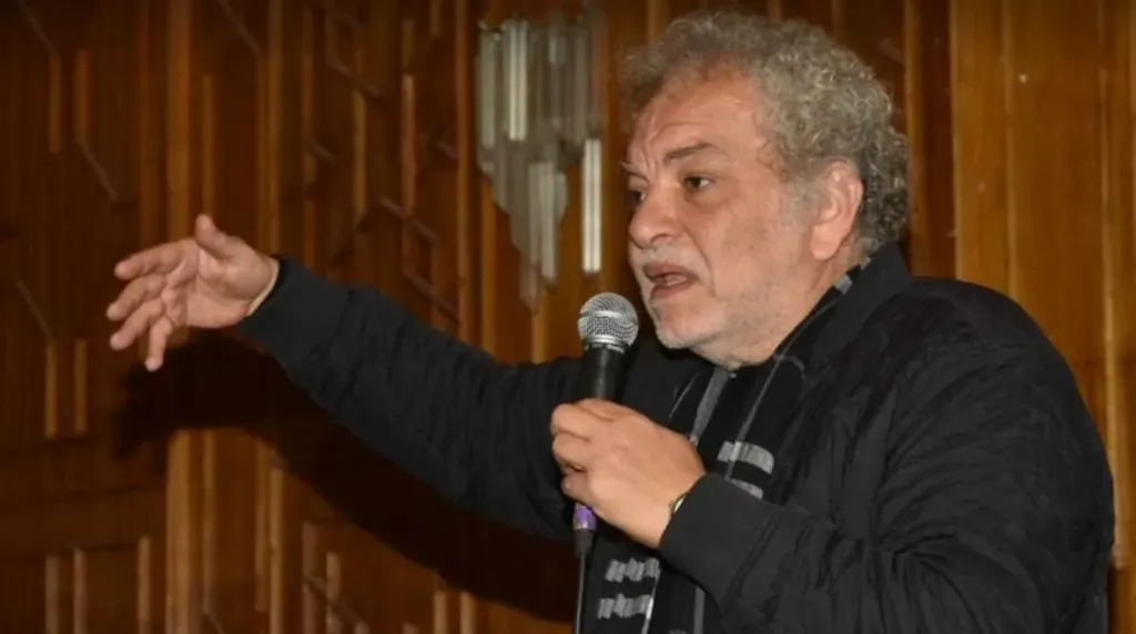 ”ربنا أنقذني عشان خاطر والدتي”.. مخرج شهير يطمئن الجمهور بعد خضوعه لعملية في القلب