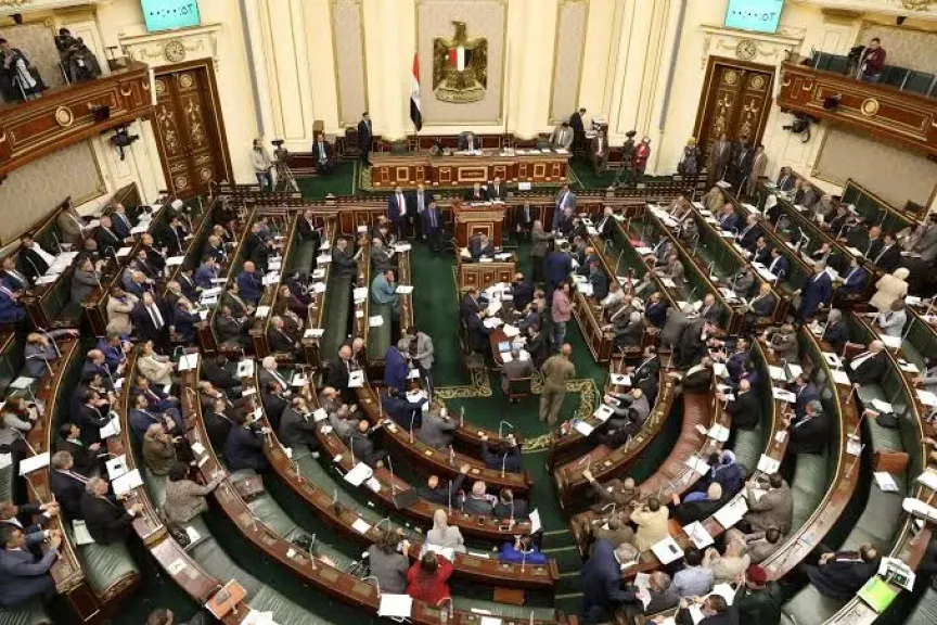 مجلس النواب يضع شروطًا لإدارة الصيدليات... ووزير الصحة: لا علاقة سنة الامتياز بمزاولة مهنة الصيدلة!
