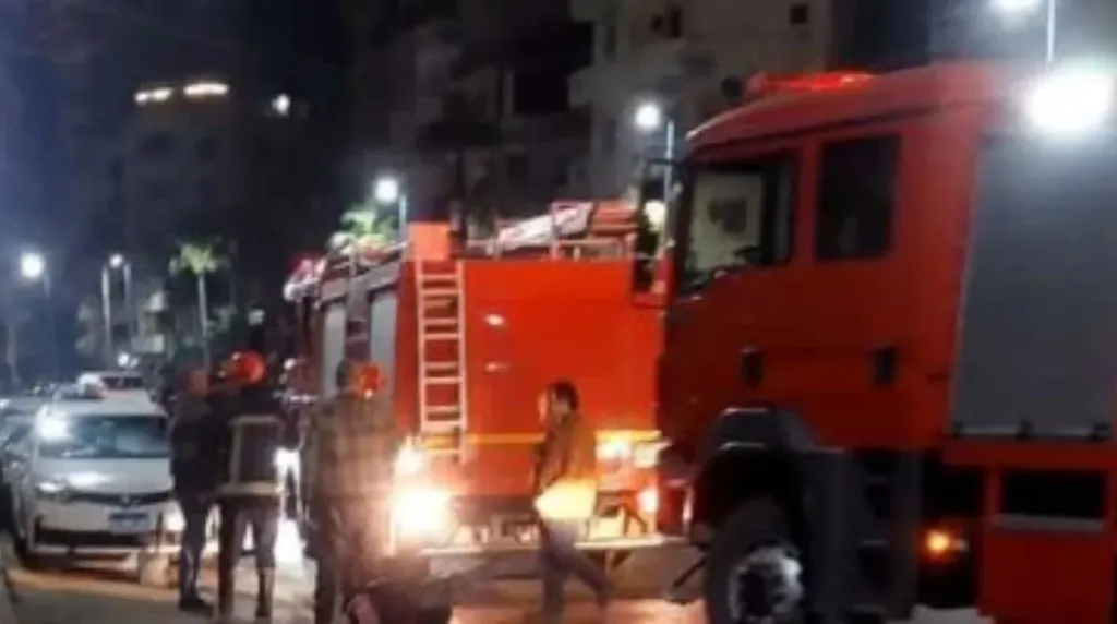 شاهد... اندلاع حريق بشقة في إمبابة أسفر عن إصابة امرأة مسنة