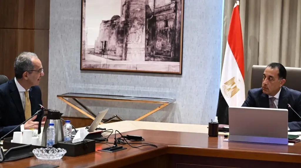 تطبيقًا لقانون الرقم القومي العقاري.. تعرف على تفاصيل اجتماع مصطفى مدبولي ووزير الاتصالات وتكنولوجيا المعلومات
