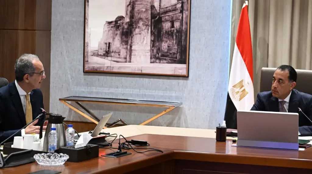 تطبيقًا لقانون الرقم القومي العقاري.. تعرف على تفاصيل اجتماع مصطفى مدبولي ووزير الاتصالات وتكنولوجيا المعلومات