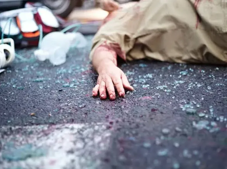 حادث مأساوي.... إيطالي يطعن زميله المصري في القلب وينتحر بعد قتله