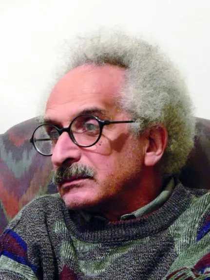 بعد سقوطه في منزله.... الرئيس السيسي يطمئن على صحة الكاتب صنع الله إبراهيم