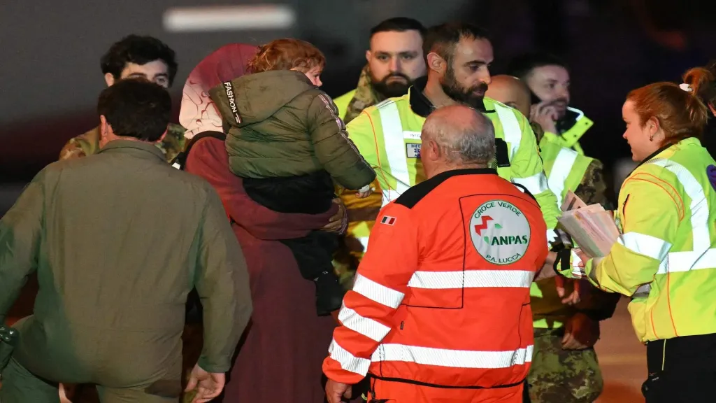رحلة أمل إلى إيطاليا: إرسال طائرتين لـ 14 طفلًا مصابًا بغزة للعلاج