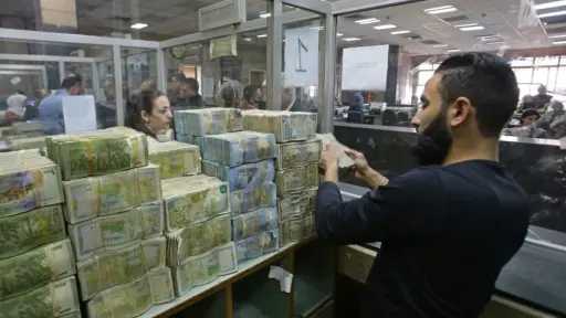 الليرة السورية تنتعش.. وترامب يرفع...