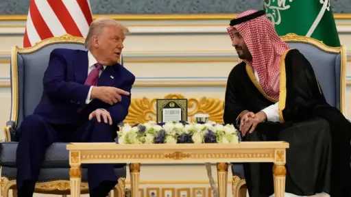 في قلب العاصفة: قادة الخليج...