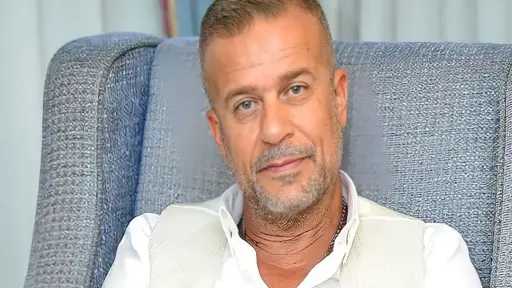شريف منير يحتفل بـ66 عامًا...