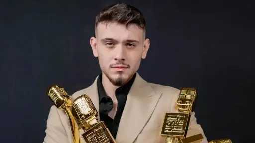 ”مع مايكل جاكسون وجاستن بيبر”.....