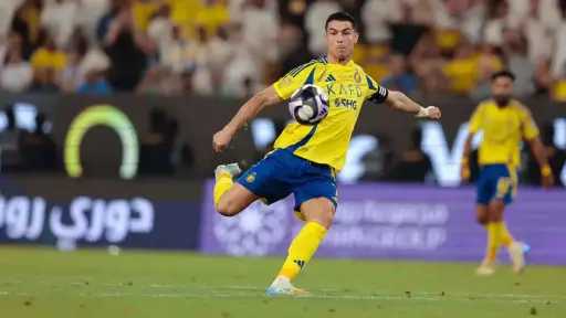 رونالدو على أعتاب الهلال.. صفقة...