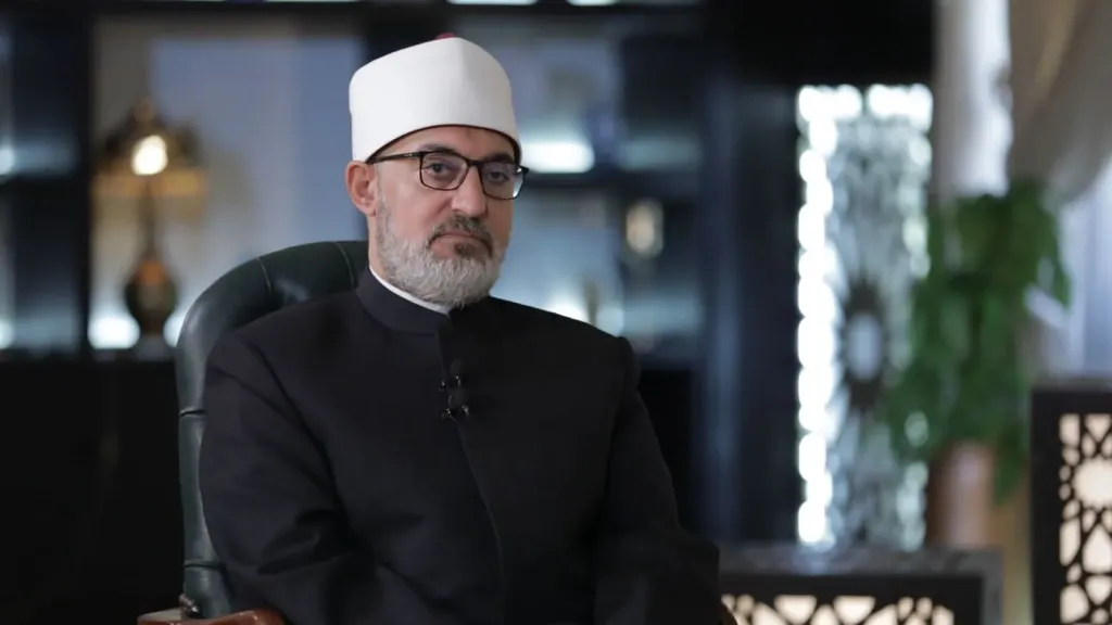 ماذا تفعل إن وضعت الطيب قبل الحلق في العمرة؟ دار الإفتاء تجيبك