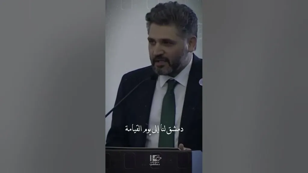 في لحظة عفوية.. طفل يحرج وزير الثقافة السوري بسؤال مفاجئ وردة فعل غير متوقعة
