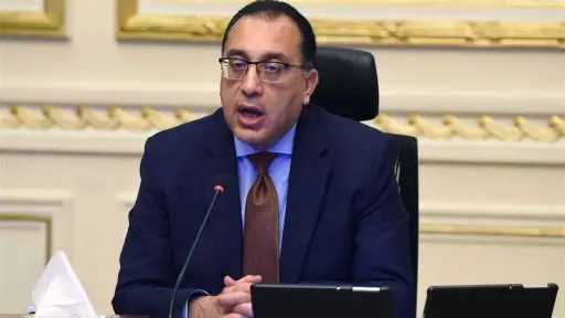 مدبولي يبدأ أولى خطواته بإزالة...