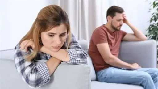 زوجة تطلب الطلاق بسبب ”اللبس...