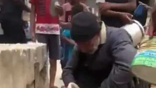 الجوع ينهش مواطني غزة.. مسن...