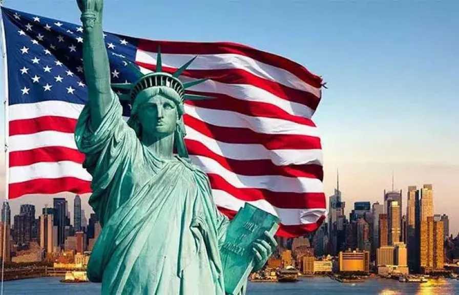 قرار خفض التصنيف الائتماني للولايات المتحدة يثير الشكوك حول وضع البلاد