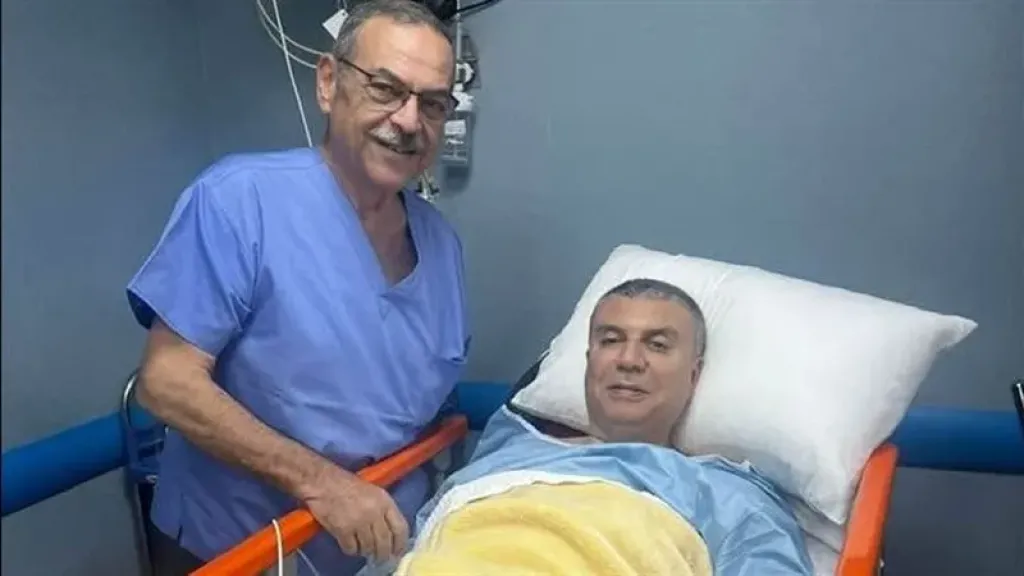 ”عمرو الليثي” يتجاوز عملية جراحية بابتسامة ويشكر من أنقذه