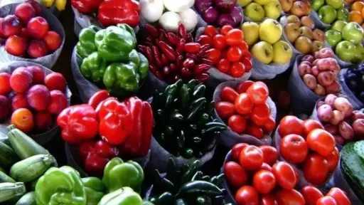 تذبذب أسعار الخضروات والفاكهة في...