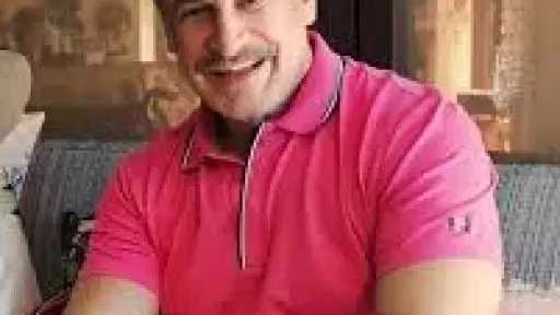 استكمال إجراءات خروج المخرج ”عمر...