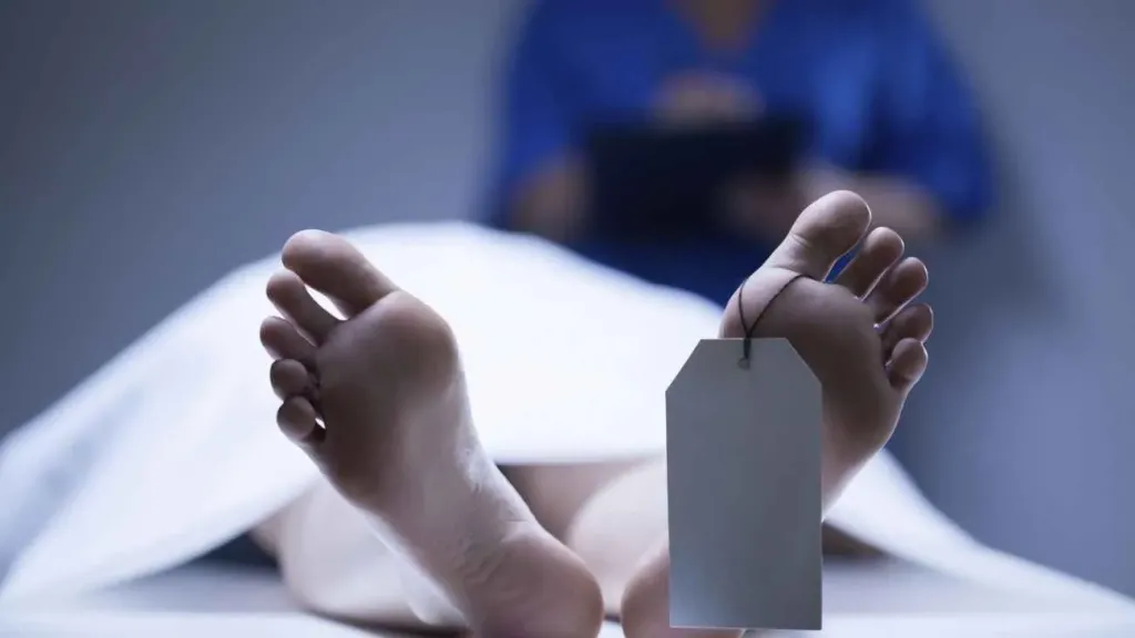 ظروف مجهولة.. وفاة بيث مارتن صاحبة الـ 28 عام والطب الشرعي يكتشف مفاجأة
