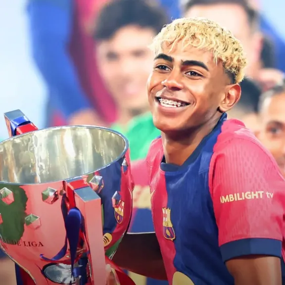 ديكو ينفي شائعات لامين يامال: اللاعب لم يطالب بأعلى راتب في برشلونة