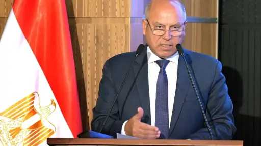 الفريق كامل الوزير يجري جولة...