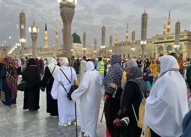 الحجاج في الروضة الشريفة