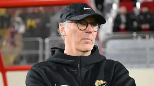 رغم التتويج بالدوري.. مستقبل لوران...