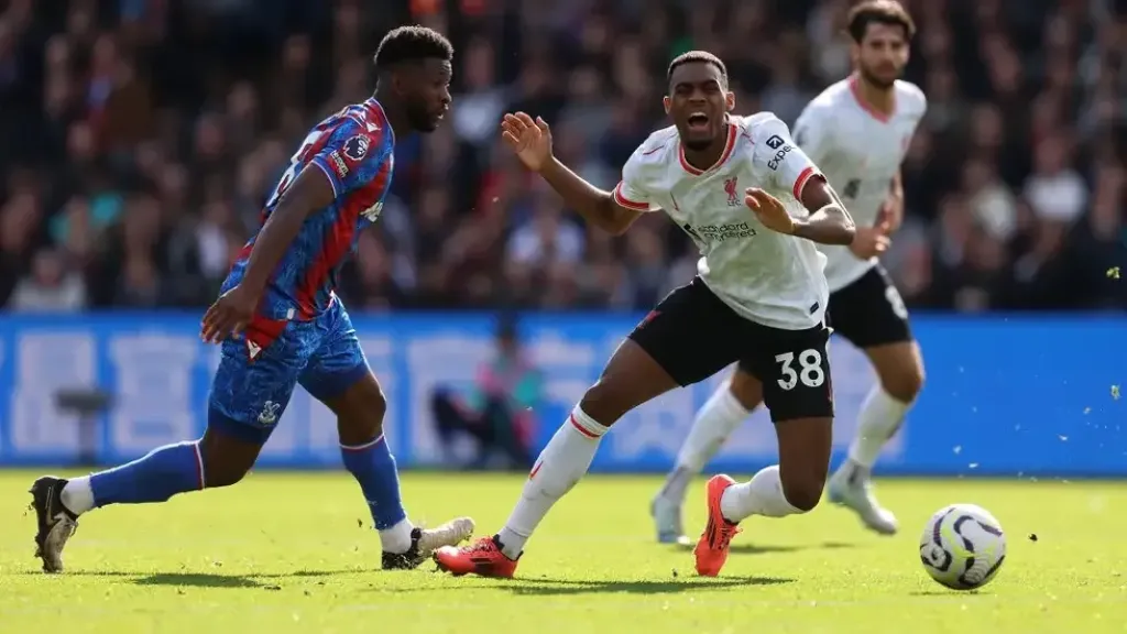 معلق مباراة ليفربول اليوم أمام كريستال بالاس في الدوري الإنجليزي والقنوات الناقلة
