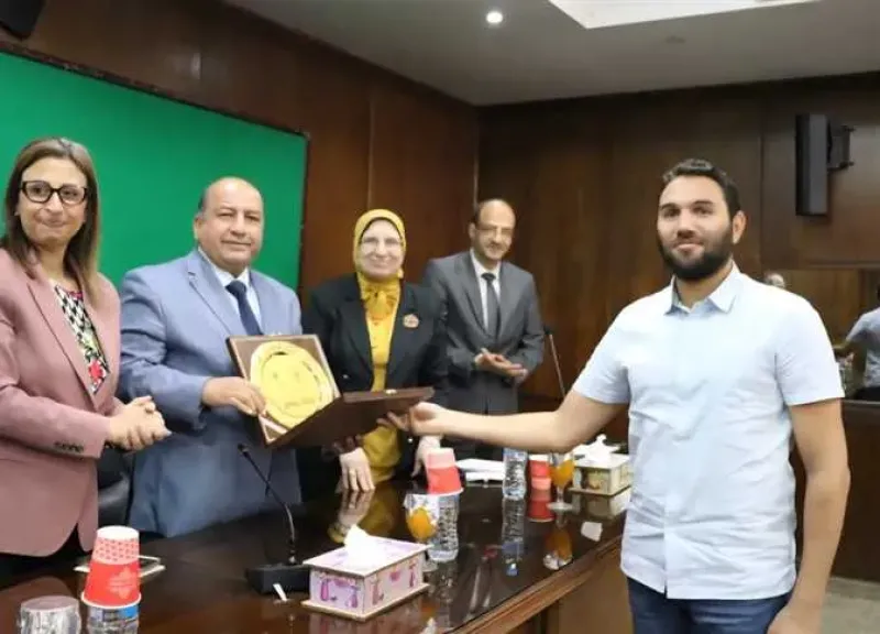 بكلية الاقتصاد والعلوم السياسية.. جامعة القاهرة تنظم ملتقى التوظيف لعام 2025