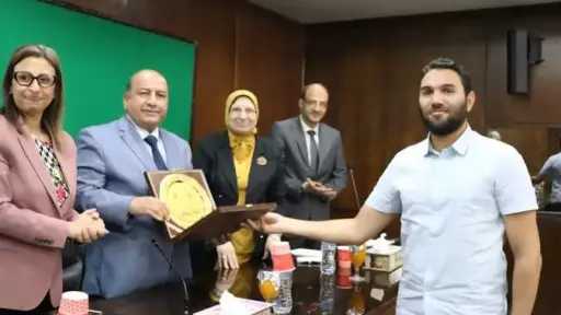 بكلية الاقتصاد والعلوم السياسية.. جامعة...