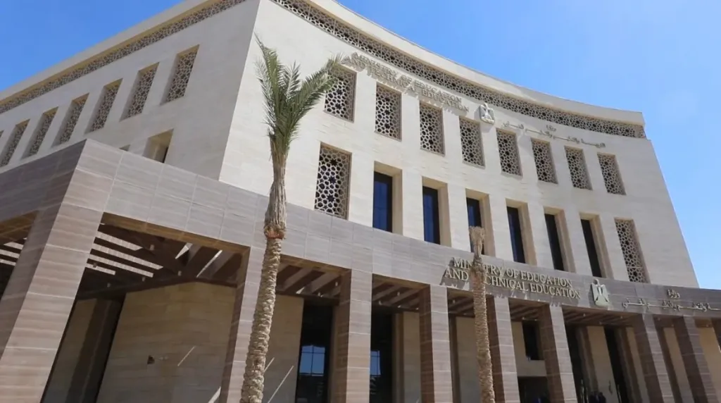 لمعلمي التعليم الفني.. وزارة التعليم تعلن عن فتح باب التقديم على دورة تصميم الحقائب التدريبية 2025