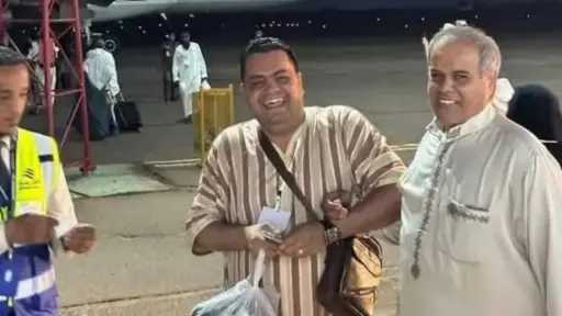 رفضت الطائرة الإقلاع من دونه.....
