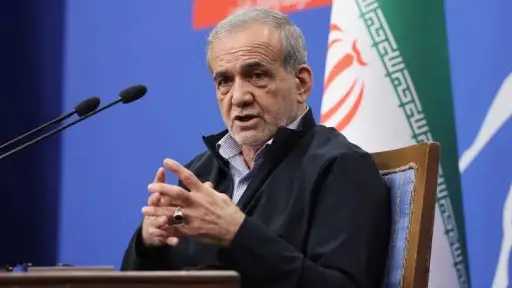 الرئيس الإيراني بزشكيان: لسنا رهائن...