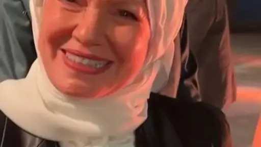 هي دي المحجبة المتدينة.. مشيرة...