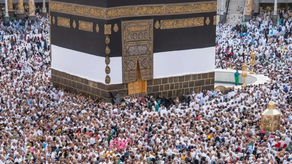 الطواف حول الكعبة