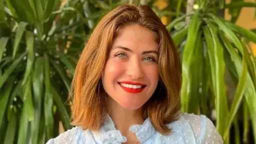 هيدي كرم تتألق بإطلالة صيفية...