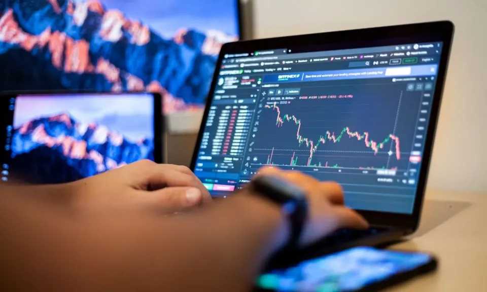 كيف يمكن أن يكون التداول حلالًا؟ فهم أساسيات التمويل الإسلامي